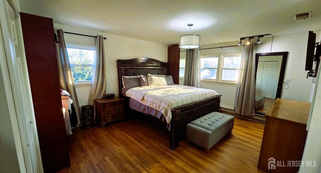 7 Stradford Road, Sayreville, NJ 08859