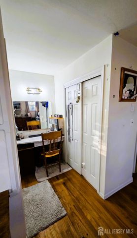 7 Stradford Road, Sayreville, NJ 08859