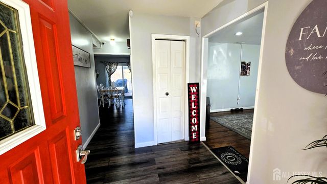 7 Stradford Road, Sayreville, NJ 08859