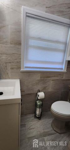 7 Stradford Road, Sayreville, NJ 08859