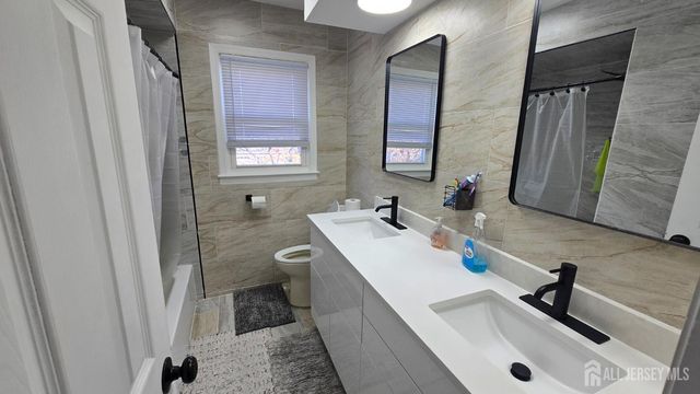 7 Stradford Road, Sayreville, NJ 08859