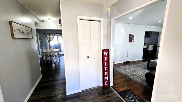 7 Stradford Road, Sayreville, NJ 08859