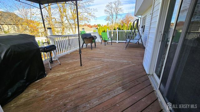 7 Stradford Road, Sayreville, NJ 08859