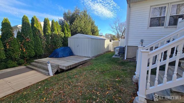7 Stradford Road, Sayreville, NJ 08859