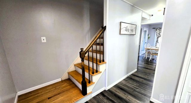 7 Stradford Road, Sayreville, NJ 08859