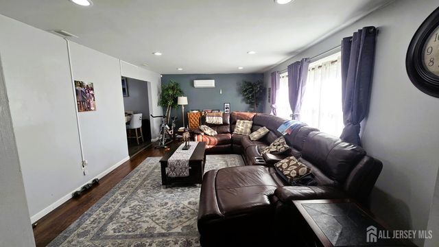 7 Stradford Road, Sayreville, NJ 08859