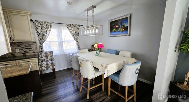 7 Stradford Road, Sayreville, NJ 08859