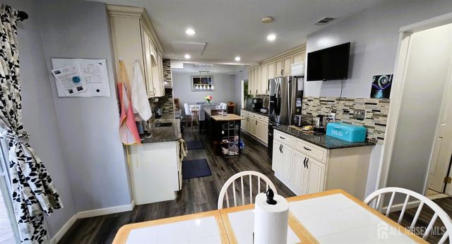 7 Stradford Road, Sayreville, NJ 08859