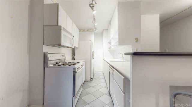 109-14 Ascan Avenue 1D, Forest Hills, NY 11375