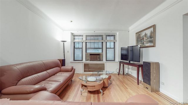 109-14 Ascan Avenue 1D, Forest Hills, NY 11375