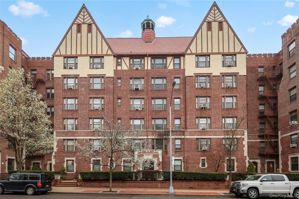 109-14 Ascan Avenue 1D, Forest Hills, NY 11375
