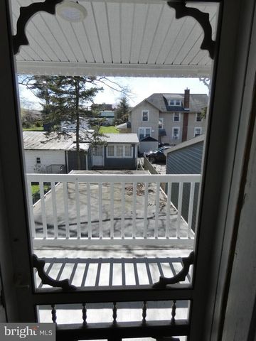 208 E HIGH ST, Elizabethtown, PA 17022