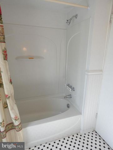 208 E HIGH ST, Elizabethtown, PA 17022