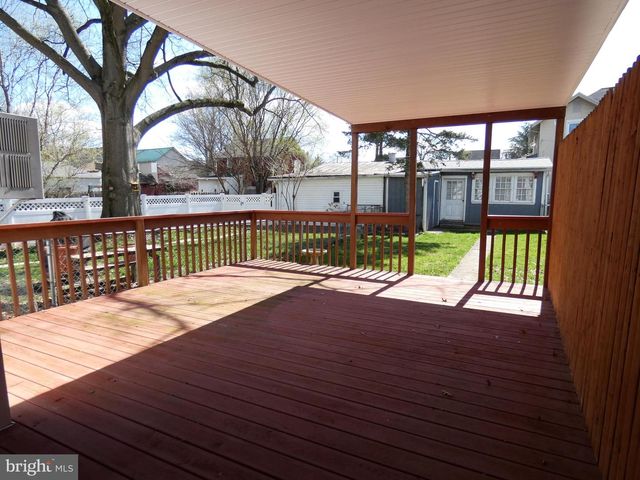 208 E HIGH ST, Elizabethtown, PA 17022