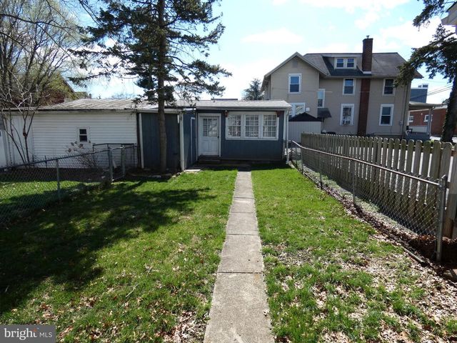 208 E HIGH ST, Elizabethtown, PA 17022