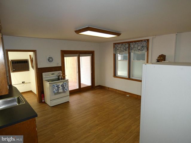 208 E HIGH ST, Elizabethtown, PA 17022