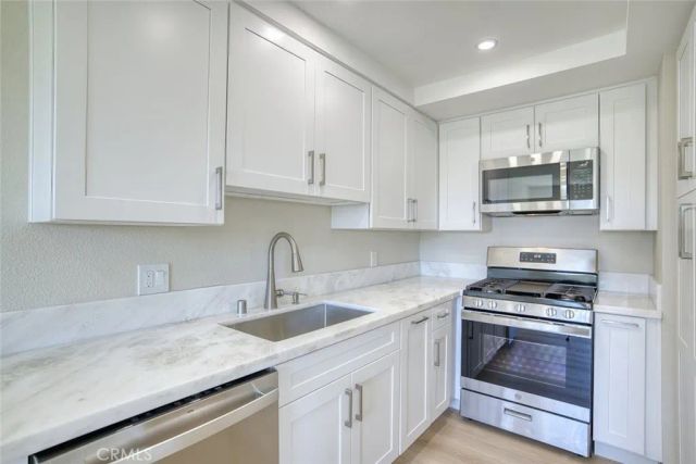830 N Dalton 112, Azusa, CA 91702