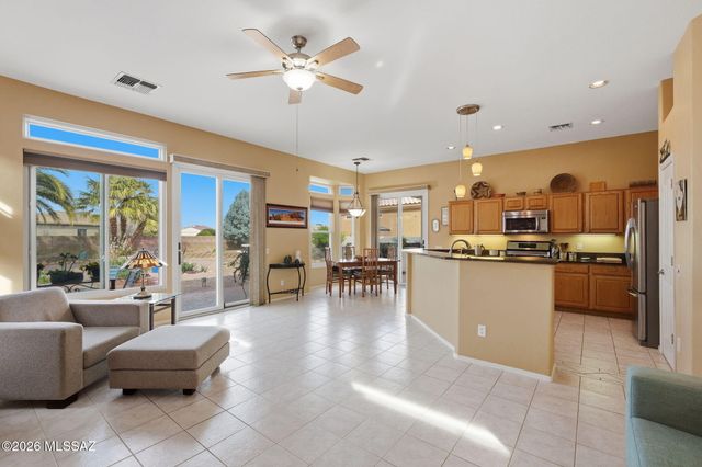 302 W Continental Vista Place, Green Valley, AZ 85614