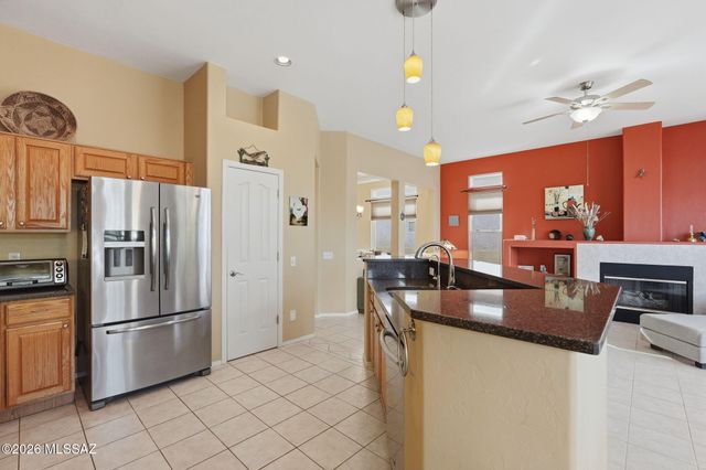 302 W Continental Vista Place, Green Valley, AZ 85614