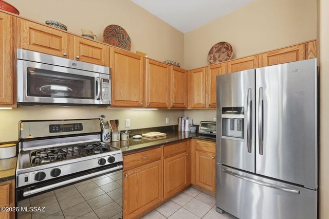 302 W Continental Vista Place, Green Valley, AZ 85614