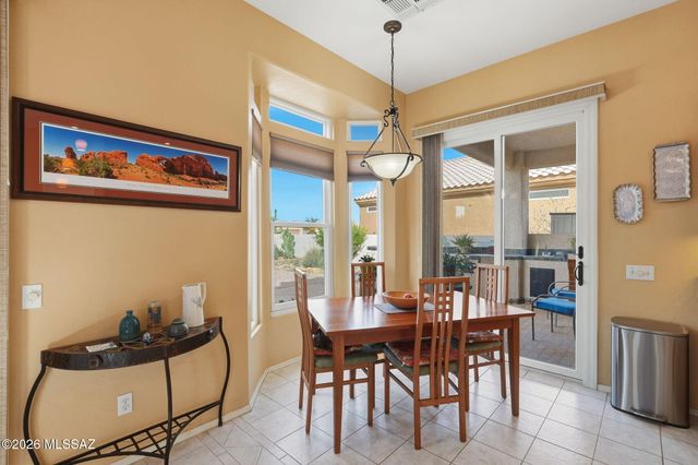 302 W Continental Vista Place, Green Valley, AZ 85614