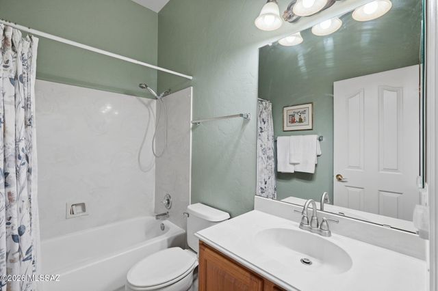 302 W Continental Vista Place, Green Valley, AZ 85614