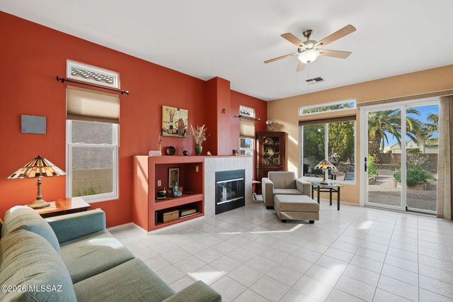 302 W Continental Vista Place, Green Valley, AZ 85614