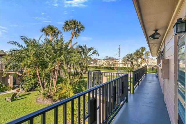 216 36TH AVENUE N 202B, St Petersburg, FL 33704