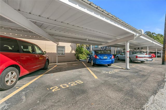 216 36TH AVENUE N 202B, St Petersburg, FL 33704