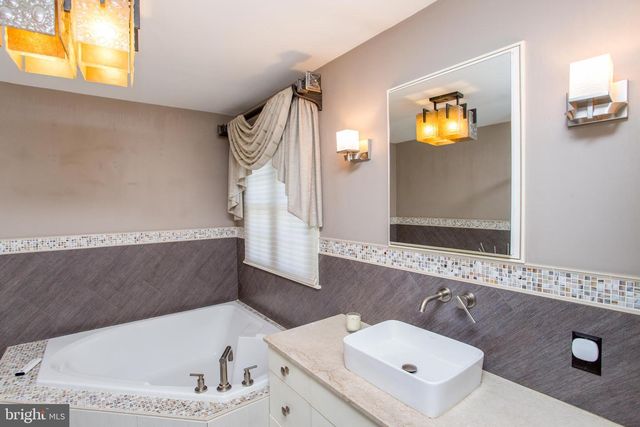 16 MARJORIE WAY, Hamilton, NJ 08690