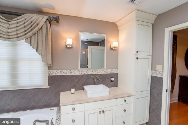 16 MARJORIE WAY, Hamilton, NJ 08690