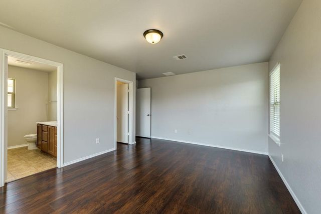210 Cushman DR, Kyle, TX 78640