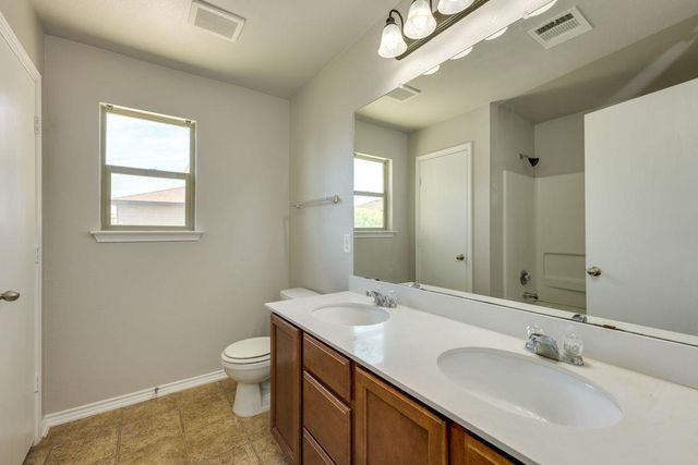 210 Cushman DR, Kyle, TX 78640