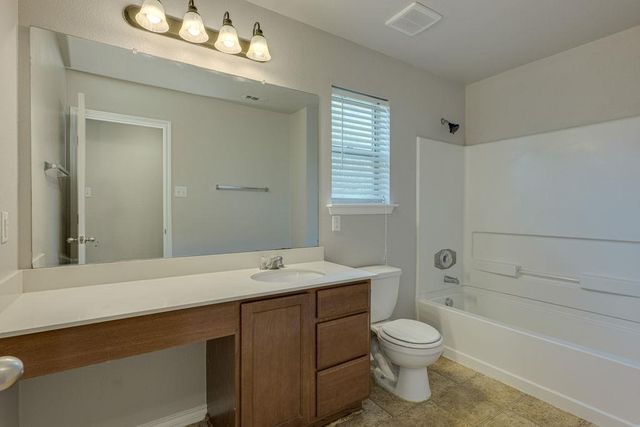 210 Cushman DR, Kyle, TX 78640