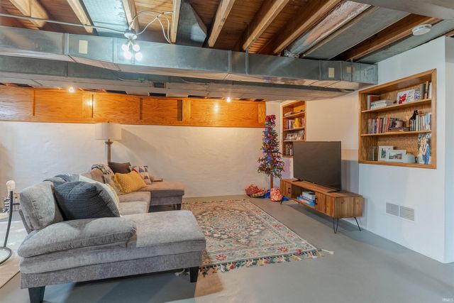 2323 E Mulberry Street, Evansville, IN 47714