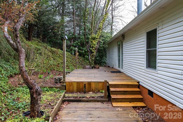 10 Savannah Circle, Leicester, NC 28748