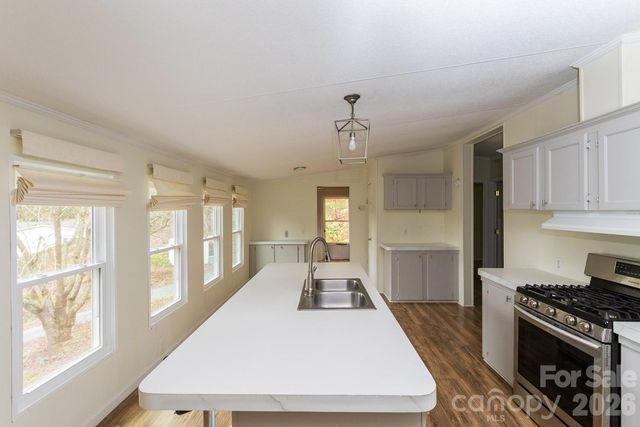 10 Savannah Circle, Leicester, NC 28748