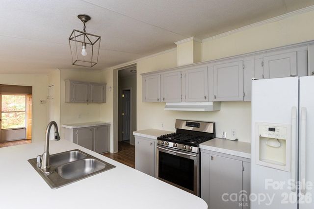 10 Savannah Circle, Leicester, NC 28748