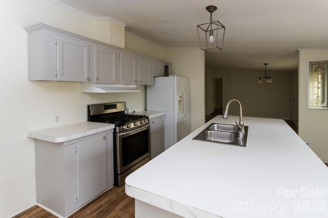 10 Savannah Circle, Leicester, NC 28748