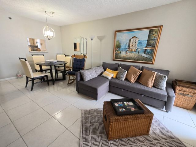 4640 W Lucerne Lakes Blvd W W 404, Lake Worth, FL 33467