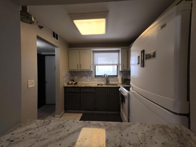 4640 W Lucerne Lakes Blvd W W 404, Lake Worth, FL 33467