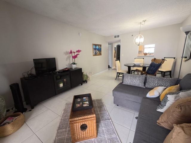 4640 W Lucerne Lakes Blvd W W 404, Lake Worth, FL 33467