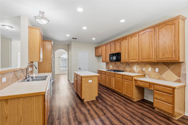725 Big Horn Trail, Crowley, TX 76036