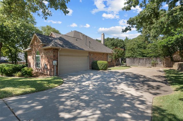725 Big Horn Trail, Crowley, TX 76036