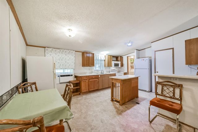 1440 Lakeside Drive, Huntsville, TX 77320