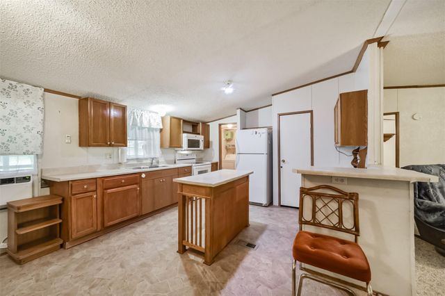 1440 Lakeside Drive, Huntsville, TX 77320