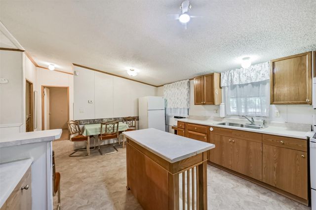 1440 Lakeside Drive, Huntsville, TX 77320