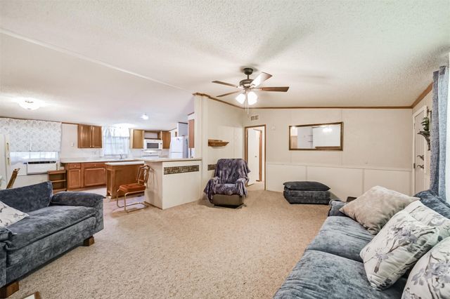 1440 Lakeside Drive, Huntsville, TX 77320