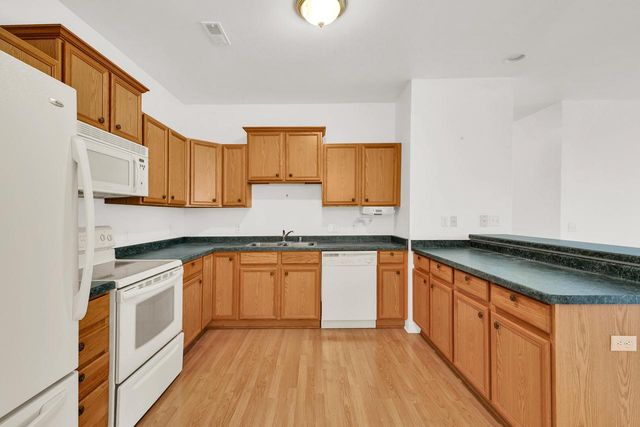 2337 Vista Bella DRIVE, Oak Creek, WI 53154