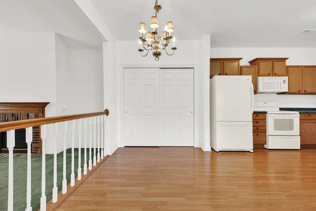 2337 Vista Bella DRIVE, Oak Creek, WI 53154